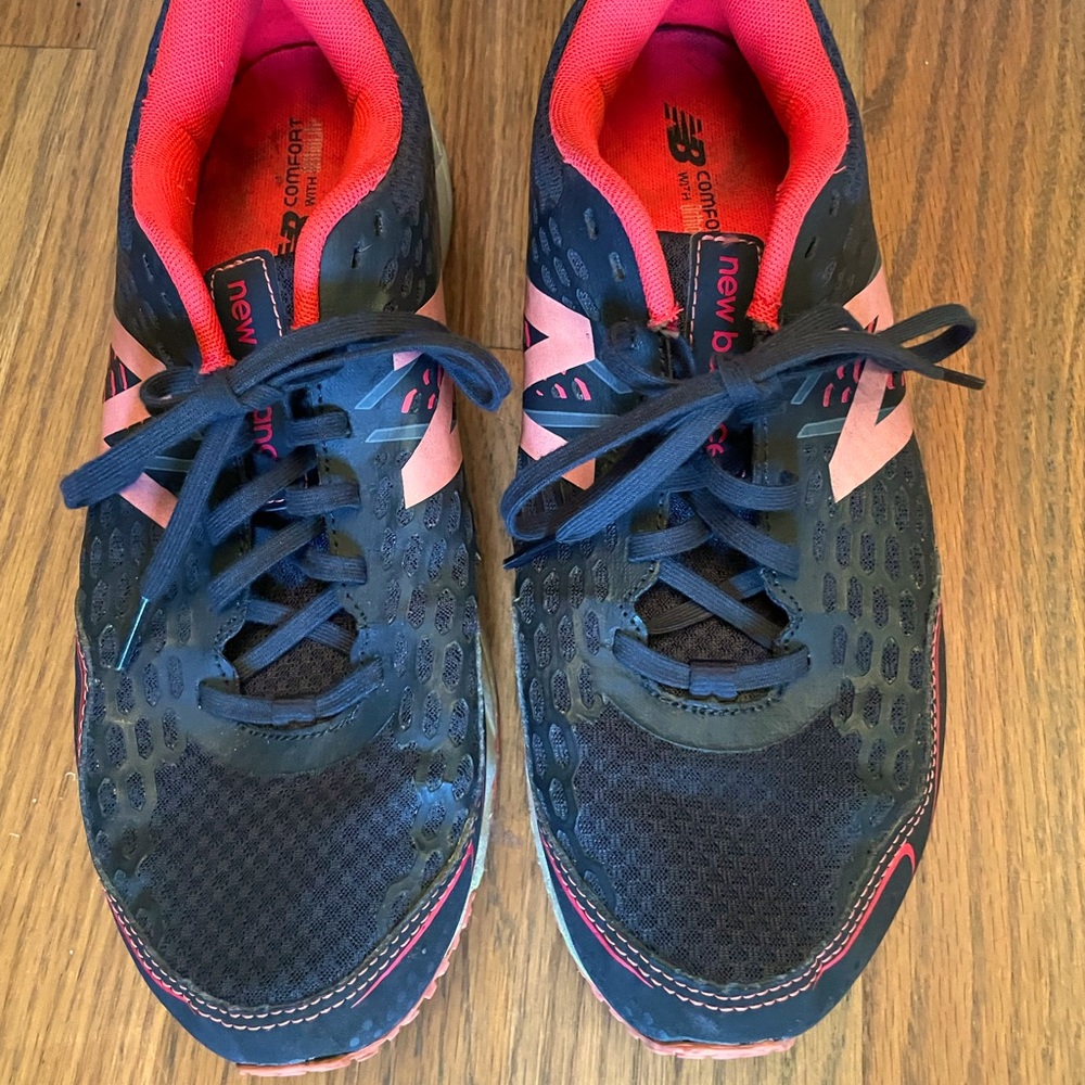 New Balance women’s 9 running shoes